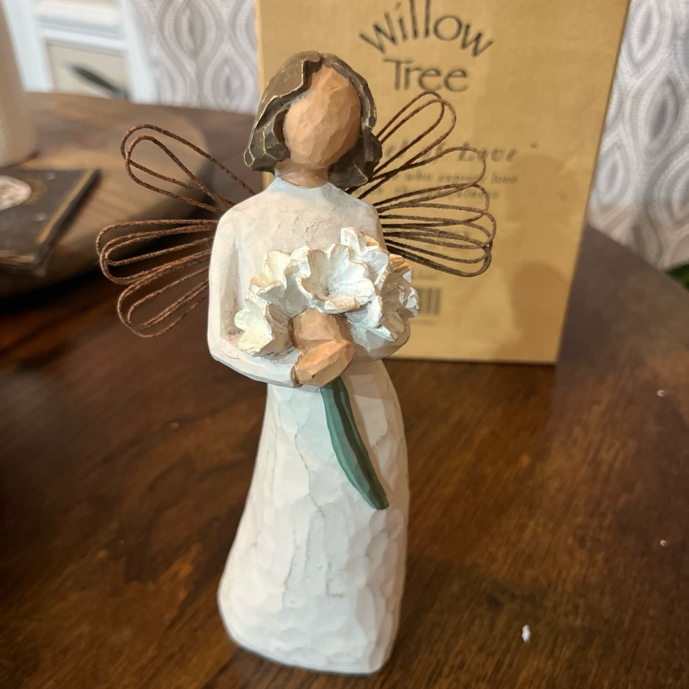 Willow Tree Angel with Cream Dress and White Flowers “Angel of Love”